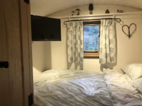 Luxury Shepherd's Hut with Stunning Views - Image 5