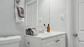 Clean Freshly Remodeled 4 Bedroom House - Image 3