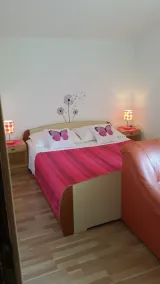 1-Zimmer-Ferienwohnung mit Terrasse und Meerblick Kolan, Pag (A-16482-a) - Image 3