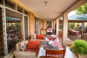 Beautiful spacious house & garden, 10 mins to City centre sleeps up to 20 guests - Image 3