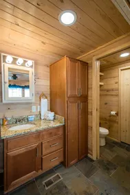 Lakeview 2BR Tiny Home near Trails and Bocce - Image 4