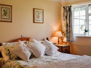 3 bedroom accommodation in Oldcroft, Lydney - Image 4