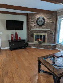 Cozy and Quiet Three Bedroom Two Bathroom Ranch - Image 2