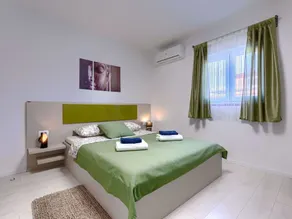 Beautiful apartment for 6 guests with private pool, WIFI, A/C, TV, terrace and pets allowed - Image 5