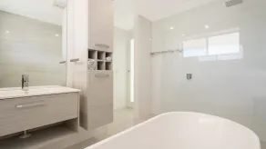 Luxury Beach House - Image 3