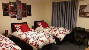 Exquisite 4 - Bed Whole House (Private Bath, Modern Kitchen, Free Parking, WiFi) - Image 5