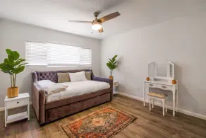 Tropical Long Beach Escape with Hot Tub 2 BR, 1 BA close to LGB, LAX, Disneyland - Image 4