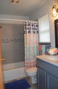 Bright Cheery House w/ outlet for EV Charge, fire pit, close to beach & trails  - Image 2