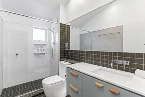 One of three townhouses overlooking Deadmans Beach and walking distance... - Image 3