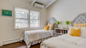 Ny liste: Sag Harbor Bayviews, Sandy Beach Steps Away, i landsbyen - Image 4