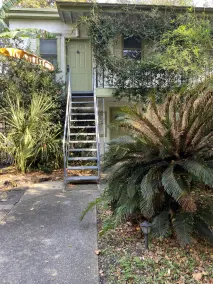 Ground-Level Carriage House ★ Short Walk to Forsyth Park ★ Prime Location - Image 3