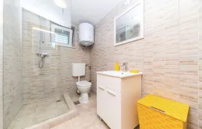 Two-Bedroom Holiday Home In Ljubitovica - Image 3