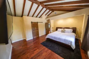 Tropical Villa. Pool & Hot Tub. 5 Minutes to Beach or Downtown! - Image 5