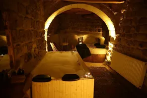 Rock Mansion - Image 4