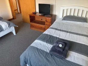 Comfortable 3 Bedroom Home with all the facilities to accommodate 6 people. - Image 4