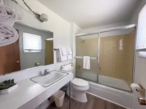 Star Gate Motel - Image 4