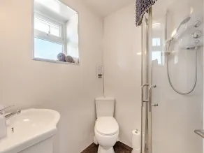 2 bedroom accommodation in Llandeilo - Image 2