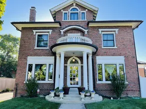 QUIET PEACE RETREAT CLOSE TO DOWNTOWN INDY – WOMEN ONLY - COMFY & SECURE - Image 4