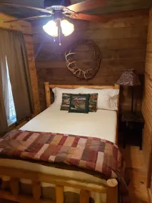 Cabin overlooking creek close to National Forrest a great place to relax - Image 2