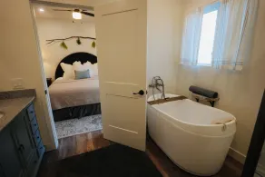 Cheerful Peaceful 4 BR Country Cottage Farmhouse - Image 2