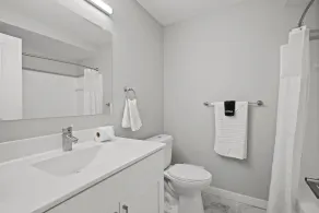 Peaceful & Trendy Unit Near Attractions - Image 3