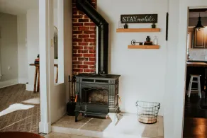 Charming farmhouse in peaceful countryside - Image 3