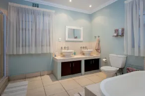Le chalet à la maison d'hôtes du frère, Durban Nord - Image 2