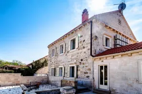 Rooms Miron - Deluxe Double or Twin Room with Pool View - Image 5