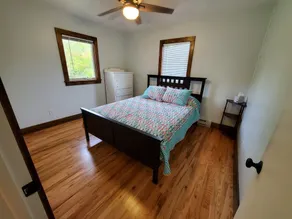 New Lakeside Cottage 5 minutes from great hiking with large deck and lake view - Image 5