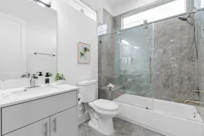 Luxurious 3 Bed3 Bath near Downtown Houston - Image 4