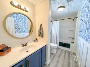 Charming Centennial Cottage-Downtown! - Image 4
