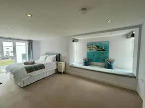 Luxurious 2 bedroom apartment, fabulous views, 3 minute walk from Fistral Beach - Image 4