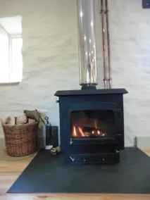 Bwthyn Bran, 1-bed cosy cottage on the edge of the Preseli hills. Pet friendly - Image 5