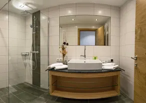 Cozy Apartment Near Ski Area in Mayrhofen - Image 3