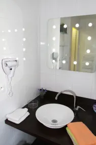 Rummelig og komfortabel villa ud mod øerne i naturlige og afslappende omgivelser - Image 3