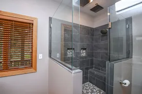 Chalet am See mit privatem Innenpool, 2 Whirlpools und Billardtisch! - Image 5