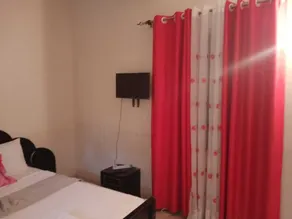Warm and Homely Studio Apartment - Image 1