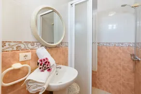 Appartement de Vacances « Ático La Estrella » avec Vue sur la Montagne et Terrasse Privée - Image 4