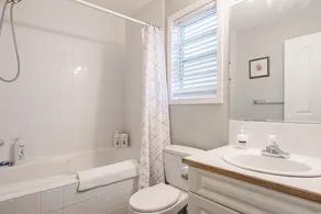 Entire large house, 7BR/4BA/9beds, 5 minutes to Airport, Ctrain & Shopping - Image 3