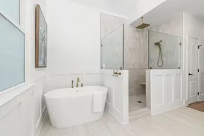 💥Luxury Waterfront Retreat Fully Renovated HotTub Kayaks  Paddle board Gameroom - Image 3