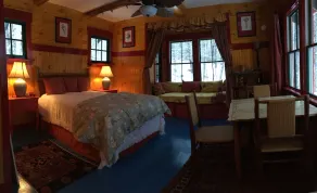 Handcrafted mountain cabin with gorgeous views - Image 3