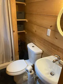 Cheerful Tiny Cabin hideaway near hiking, skiing & snowmobiling in small town VT - Image 2
