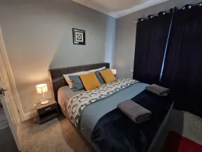 Apartment - Sleeps 4 - Parking - WiFi - Image 4