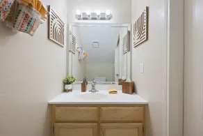 Smart lock Boho chic 4 min from Airport - Image 5