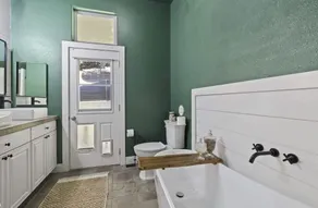 Spacious-Gourmet Kitchen-Luxe King Bed-Ping Pong-Arcade - Image 5
