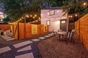 Tiny House-Sleeps 4-Kitchen-Washer/Dryer-Patio - Image 4