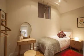 Cottage auto-suficiente de luxo com 2 quartos em uma área de excelente beleza - Image 5