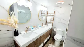 POSHPADZ -OceanView Villa-Resort Complex, Penthouse, Sleeps 4, Walk to Beach - Image 2