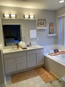 Serene Townhome minutes away from Christiana Mall, DE Race Park and Univ. of DE - Image 3
