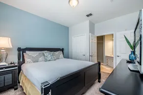 Luxe et confort attendent dans cette 4ème étage condo avec débrayage balcon. - Image 5